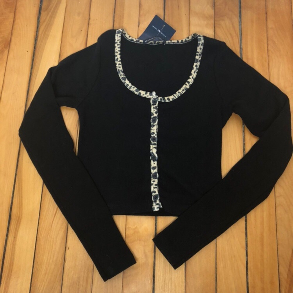Brandy Melville Cheetah Trim Long Sleeve Crop Top